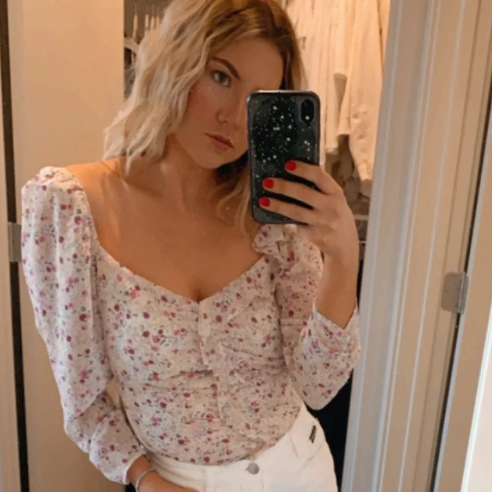 ASTR Floral Ruffle Blouse - Picture 1 of 10